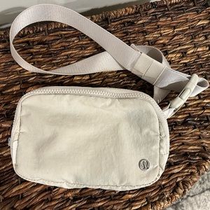 Lululemon White Opal Everywhere Belt Bag 1L